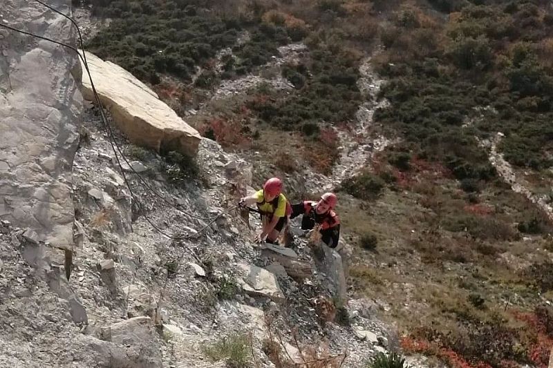Трое туристов застряли на Лысой горе в Анапе