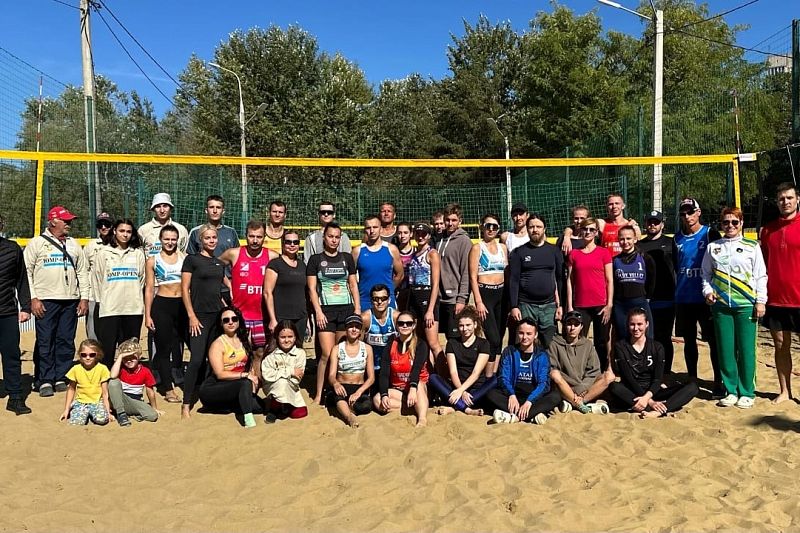 В Краснодаре провели турнир по пляжному волейболу лиги «Спортивный пляж»