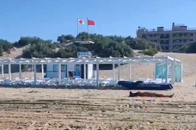 Красные флаги на пляжах Анапы: почему запретили купаться в море