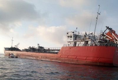 Передача танкера «Генерал Ази Асланов» буксирам из Крыма началась в Азовском море