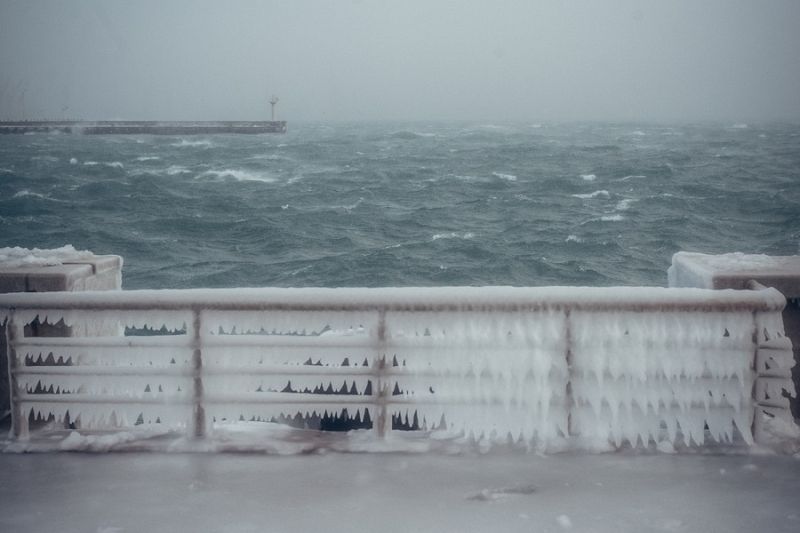 Норд-ост обрушится на побережье Черного моря: порывы северо-восточного ветра достигнут 30 метров в секунду