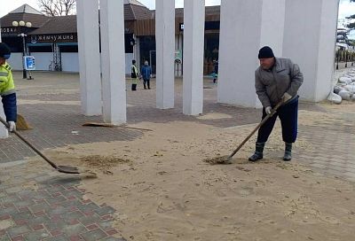 Набережную Анапы засыпало песком в результате ночного шторма