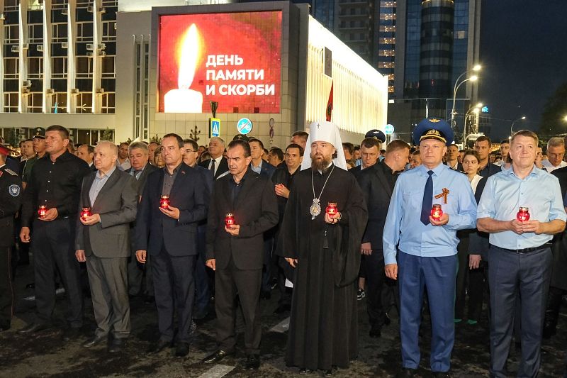 Глава Кубани Вениамин Кондратьев принял участие во всероссийской патриотической акции «Свеча памяти»
