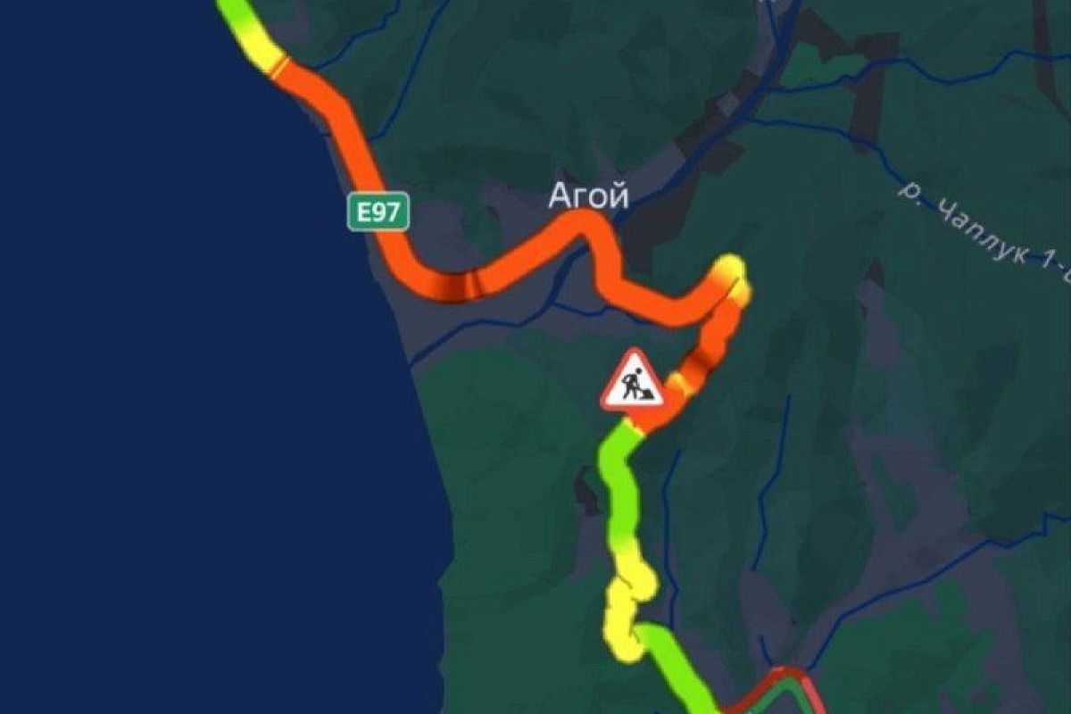 Огромная пробка образовалась на федеральной трассе под Туапсе из-за строительных работ 