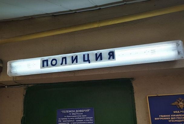 В Краснодаре работник салона взял мотоцикл для поездки за продуктами и попал на нем в ДТП