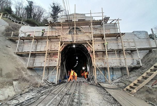 В Сочи начался ремонт старейшего железнодорожного тоннеля