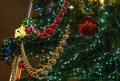 Краснодарцы рассказали, сколько планируют потратить на новогодние украшения