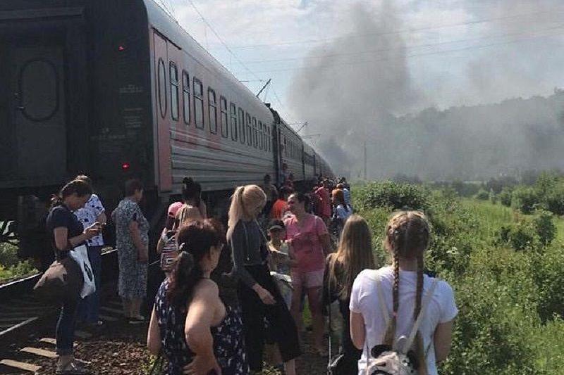 Под Краснодаром в пассажирский поезд Адлер - Нижневартовск врезался грузовой MAN