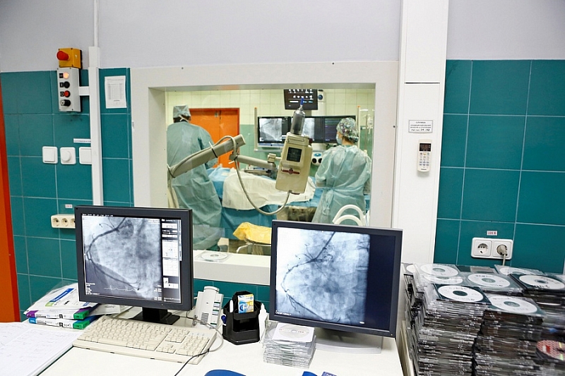 Краснодарские врачи провели первую в ЮФО операцию на паращитовидной железе по новой технологии
