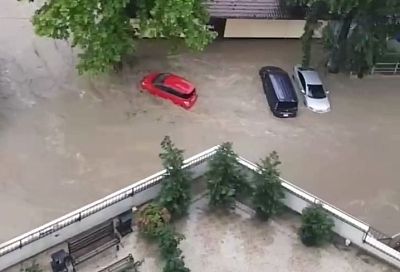 Улицы-реки: на Краснодарский край обрушился мощный ливень   