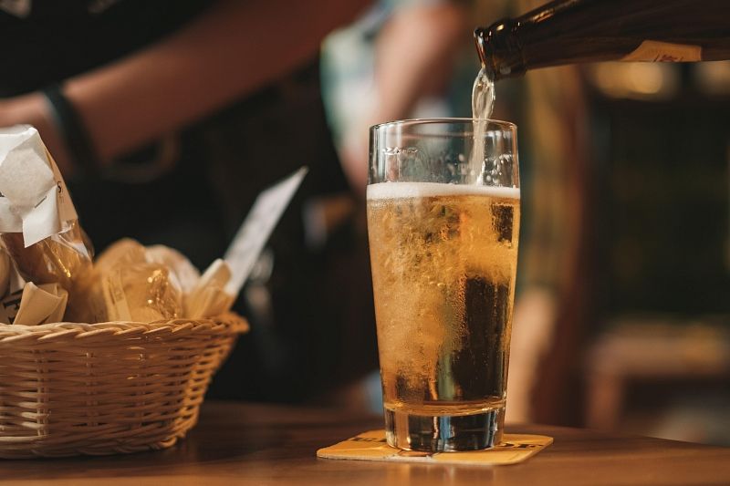 Диетолог назвал главную опасность пива для женщин