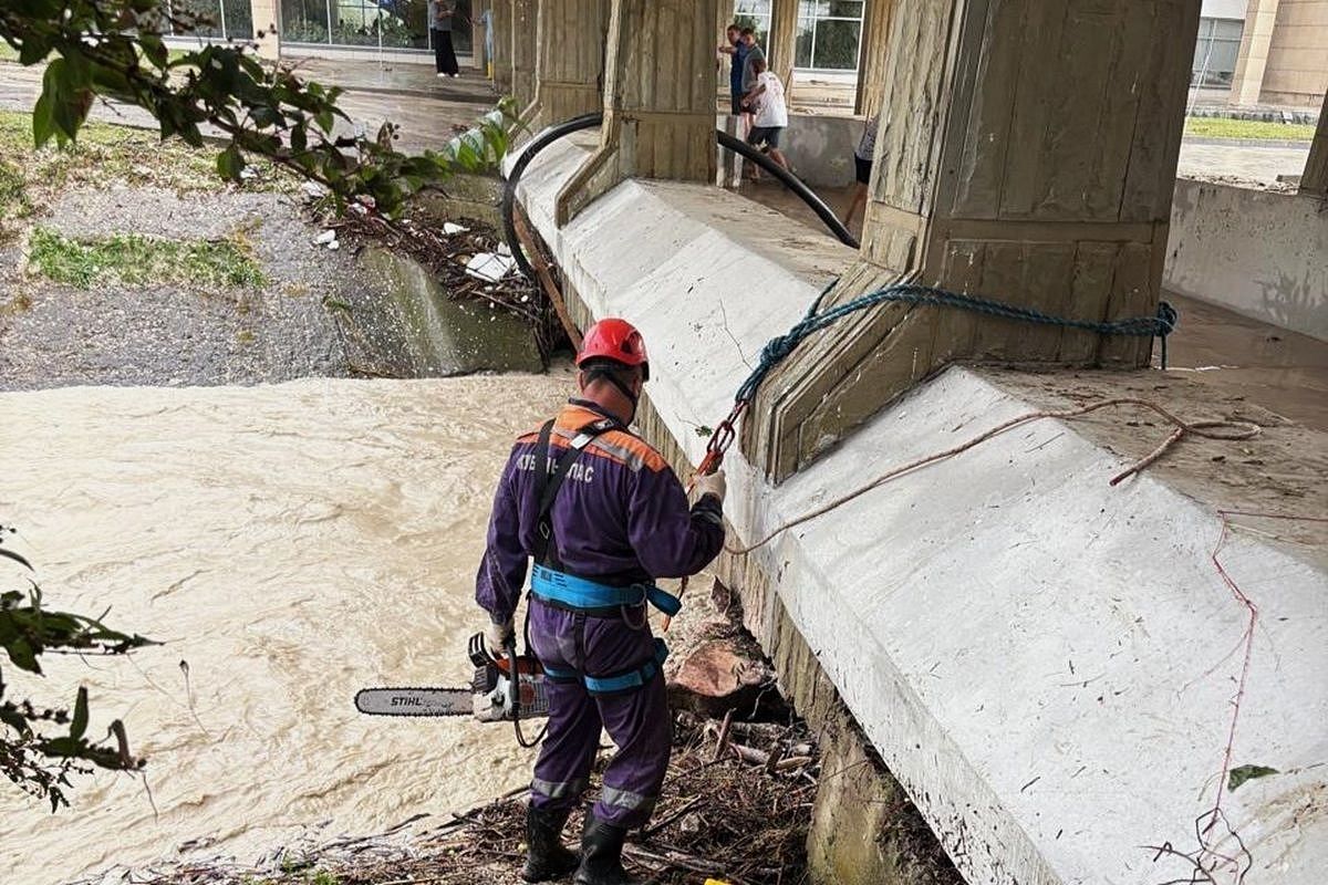 Вениамин Кондратьев: «Из-за сильных ливней в реках Туапсинского муниципального округа поднялся уровень воды»
