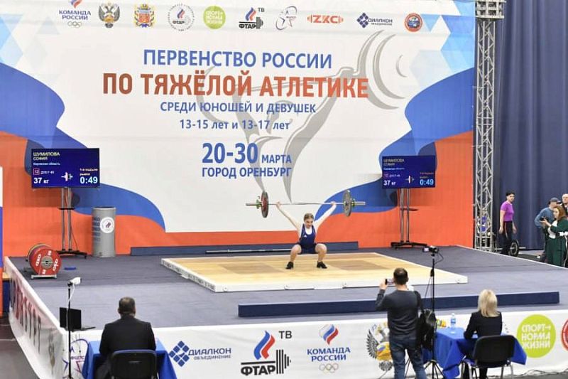 Кубанцы завоевали пять медалей на первенстве России по тяжелой атлетике