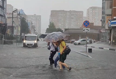 Циклон добрался до Краснодара: на город обрушился залповый ливень