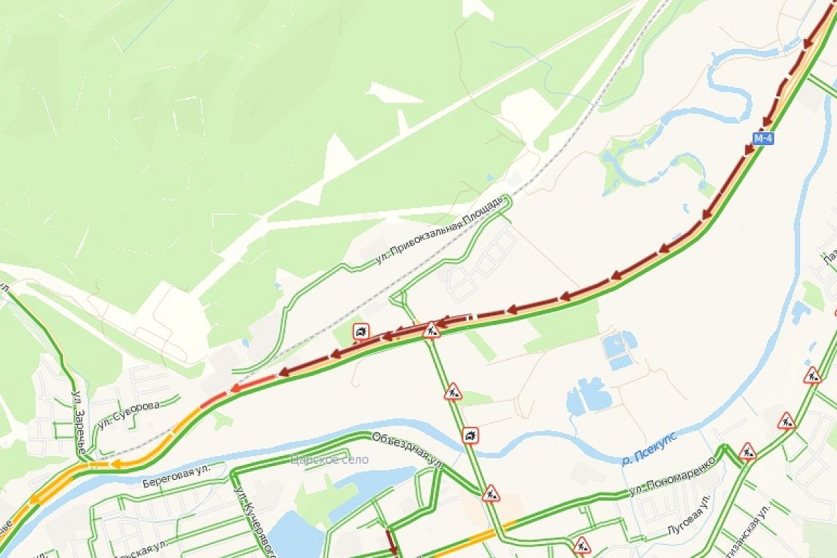 Две 10-километровые пробки образовались на трассе к Черному морю в Краснодарском крае 
