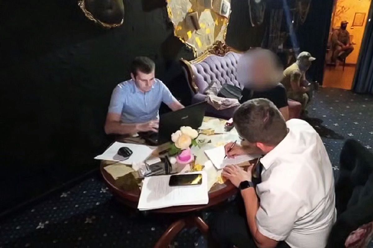 Супружеская пара организовала притоны с проститутками в массажных салонах Краснодара