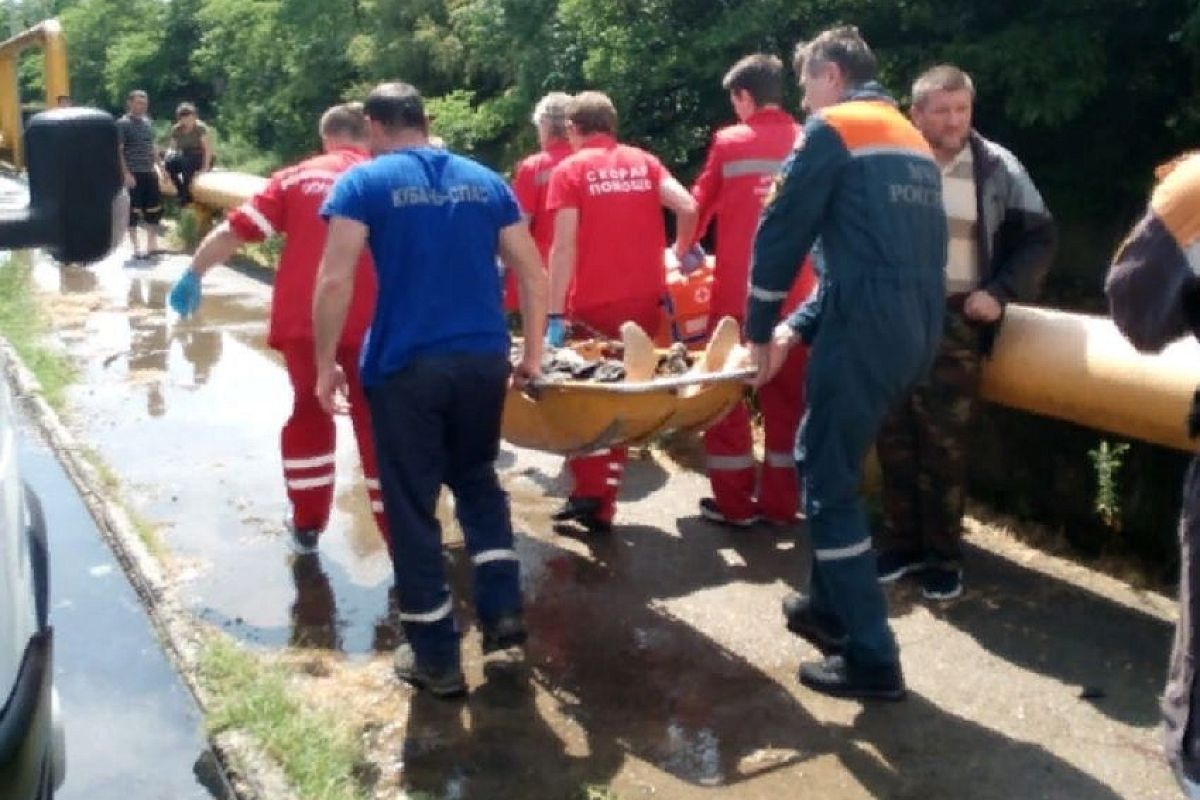 В Сочи спасатели вытащили из реки мужчину с травмой головы