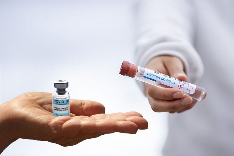 Вакцинация от гриппа не поможет быстрее вылечить COVID-19