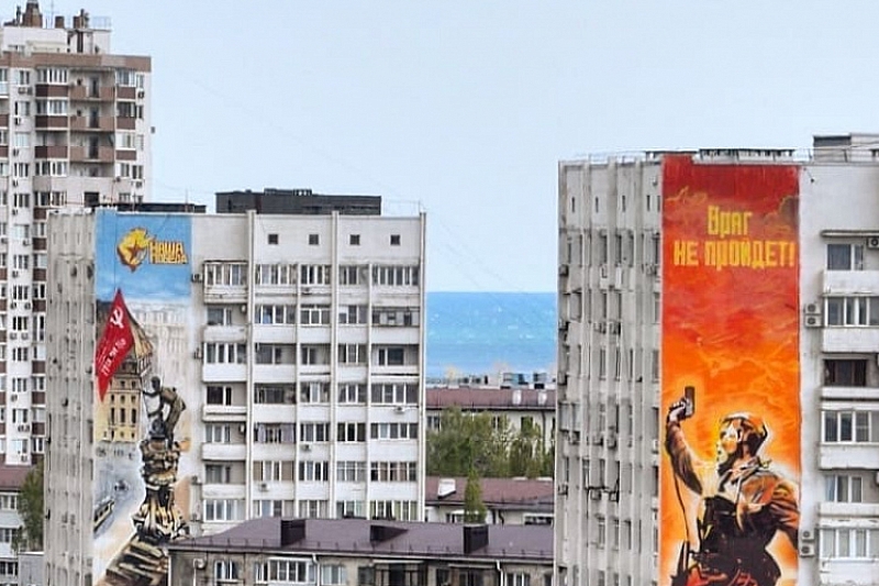 В Новороссийске на фасадах многоэтажек нарисовали граффити ко Дню Победы