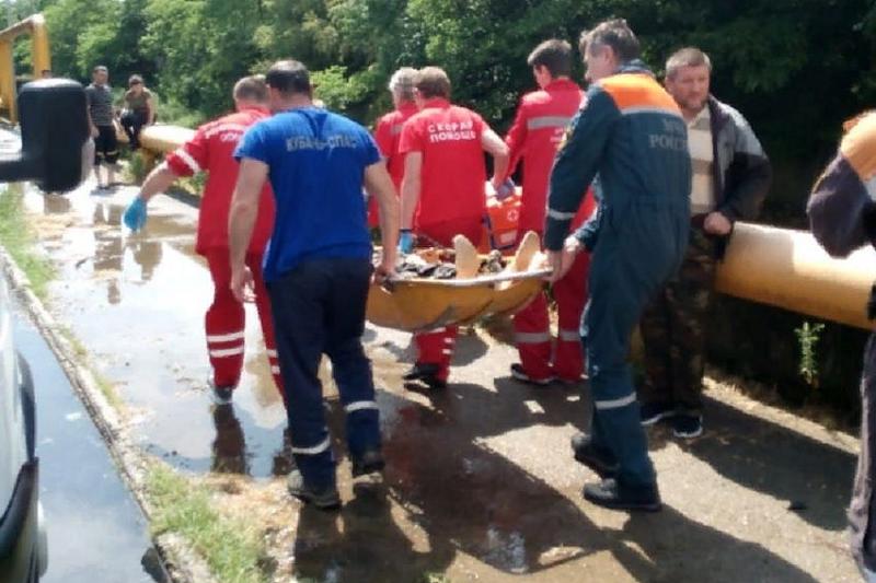 В Сочи спасатели вытащили из реки мужчину с травмой головы