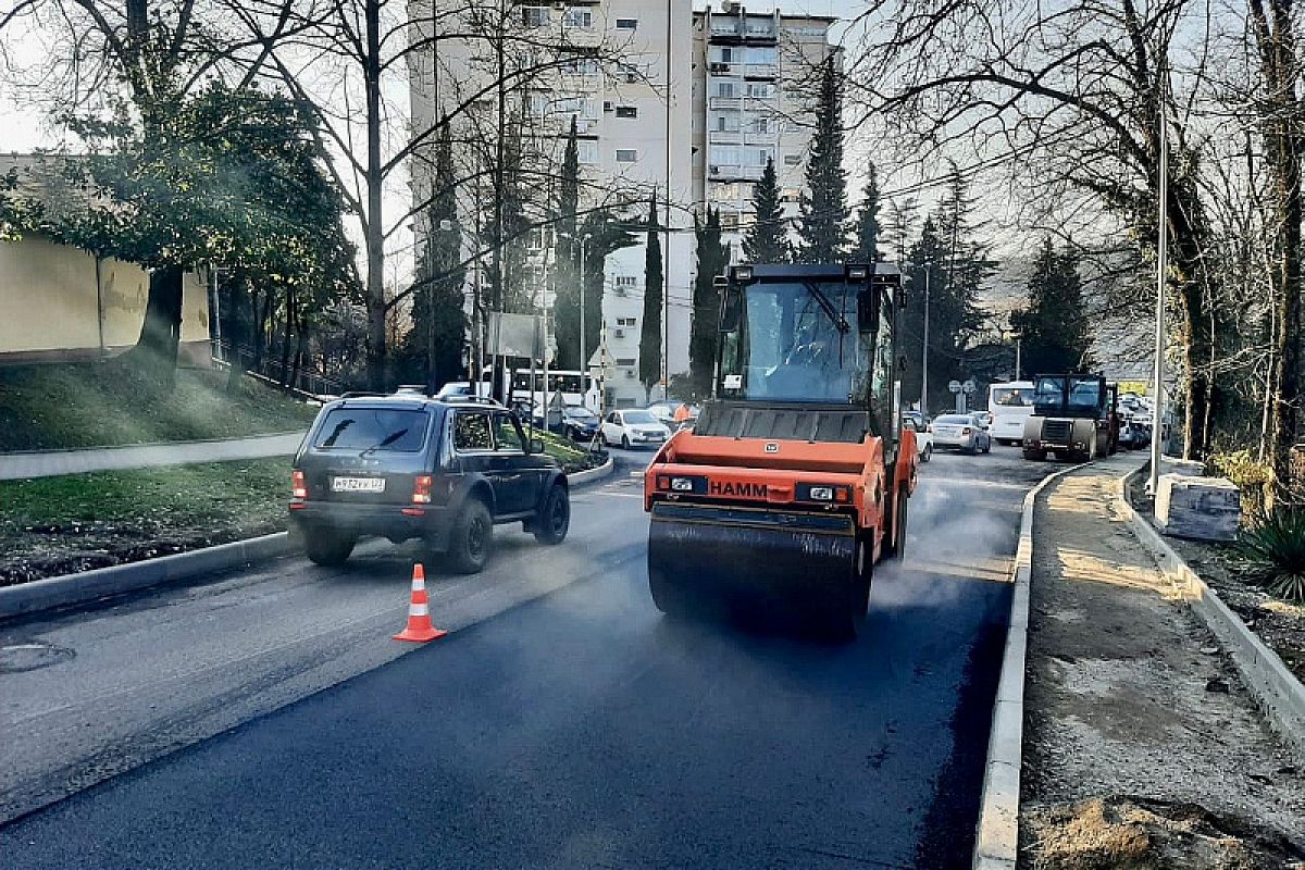 В Сочи по нацпроекту «Безопасные качественные дороги» ведут работы на 16 улицах