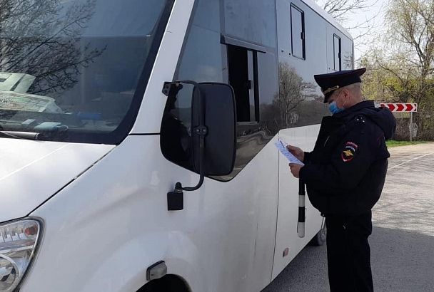 В Новороссийске сотрудники ДПС проверят водителей общественного транспорта и таксистов на соблюдение масочного режима