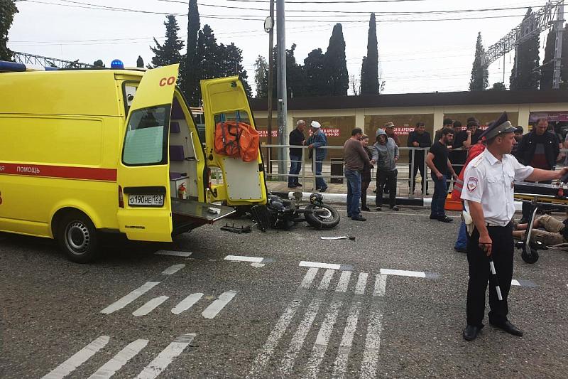 В Сочи в ДТП пострадали мотоциклист и его 4-летний пассажир
