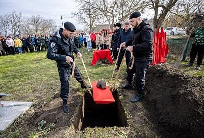 В Большом Разноколе захоронили останки бойца Красной Армии