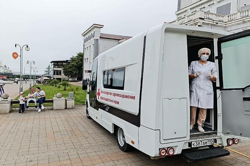 Гости курортов Краснодарского края могут сделать прививку от COVID-19