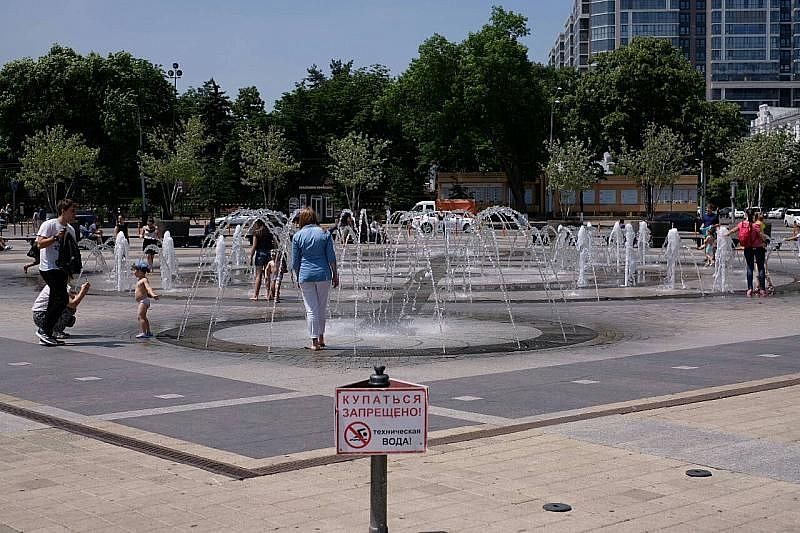 Жителей и гостей Краснодара начали штрафовать за купание в фонтанах
