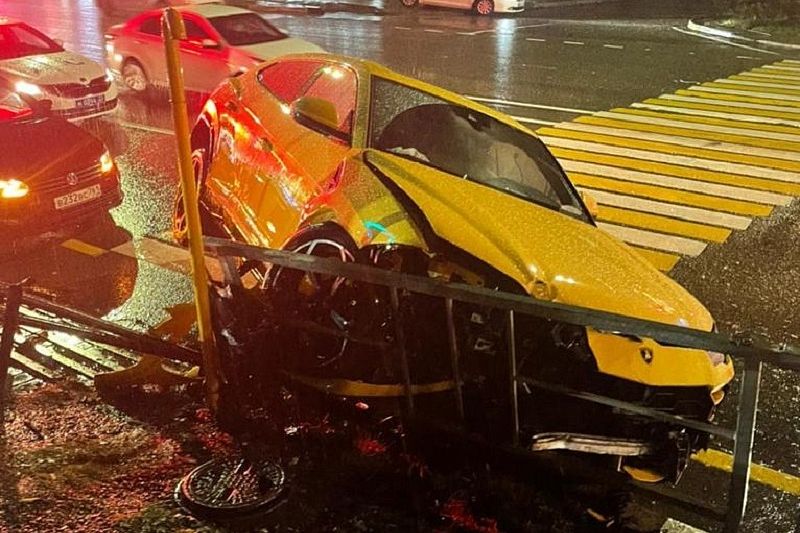 Водитель на Lamborghini Urus устроил ДТП на Красной Поляне