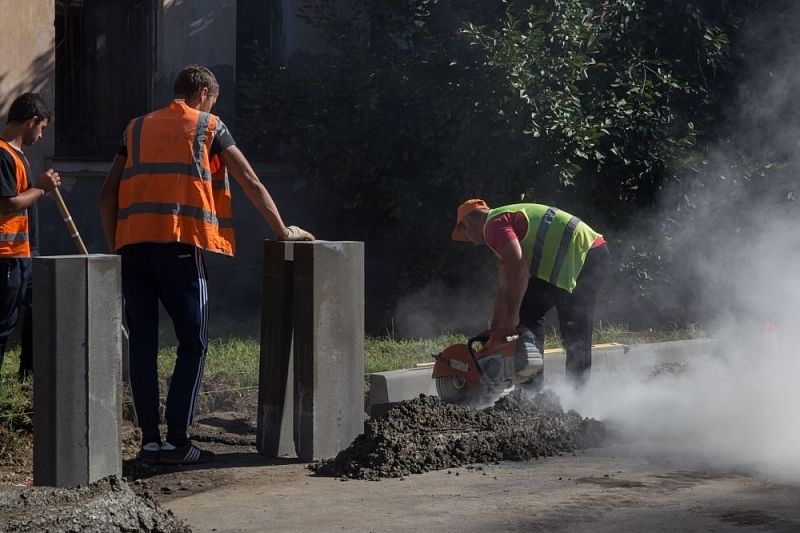 В Краснодаре досрочно ремонтируют семь участков дорог из списка 2021 года