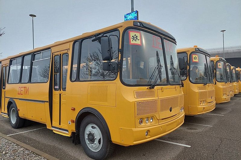 Школам Краснодарского края вручили 55 новых автобусов