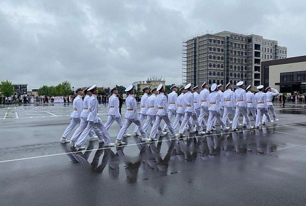 В Краснодарском высшем военном училище имени генерала С.М. Штеменко прошел выпуск офицеров