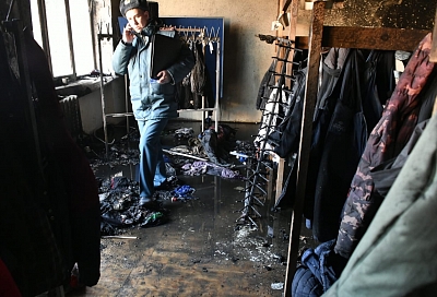 В Краснодаре потушили пожар в гардеробе школы №49