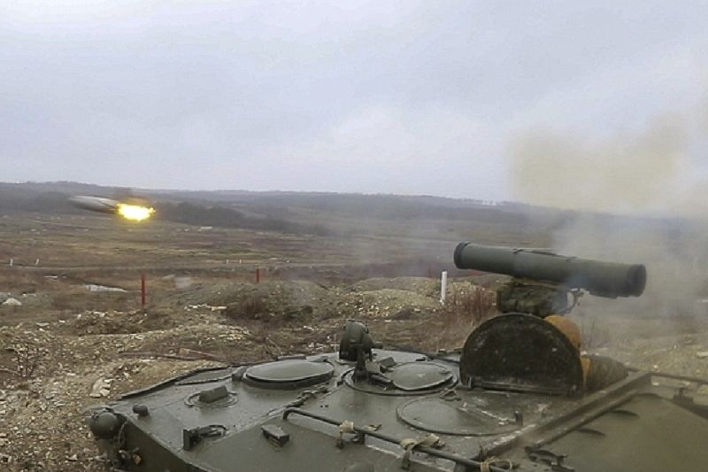 Артиллеристы-десантники выполнили боевые пуски ракет из ПРК «Корнет»