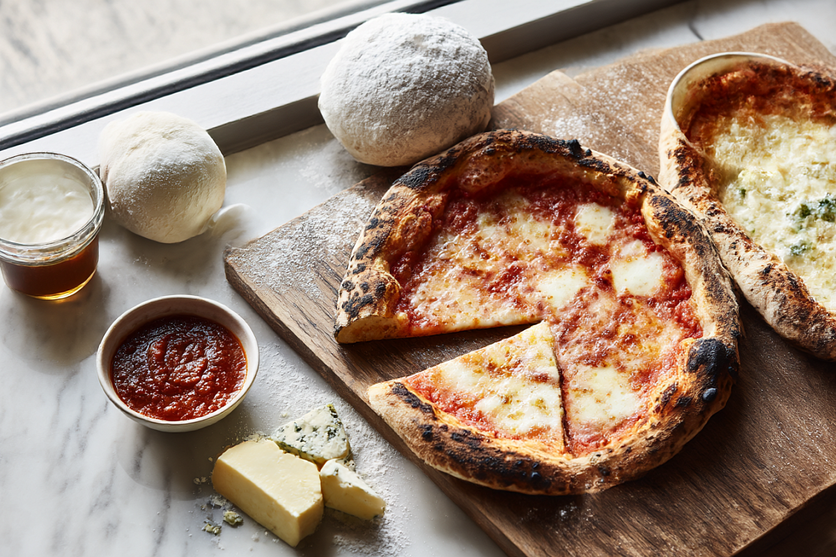 Неаполитанская пицца дома без камня и без ночных расстоек: бортики выходят пористыми и воздушными