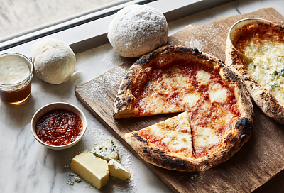 Неаполитанская пицца дома без камня и без ночных расстоек: бортики выходят пористыми и воздушными