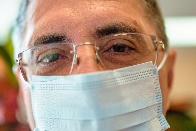 «Путь один – переболеть»: доктор Мясников сделал неутешительный прогноз на 2023 год по новой эпидемии коронавируса в России