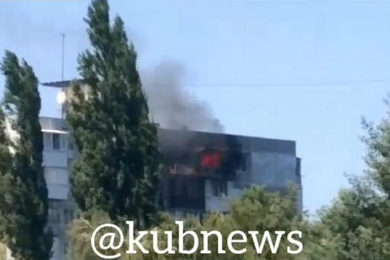 В Краснодаре эвакуируют жильцов из горящего дома на ул. Селезнева