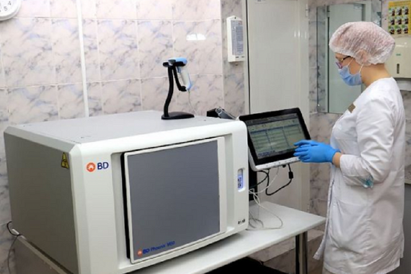 Первый в Краснодаре: современный анализатор микроорганизмов установили в краевой больнице №2