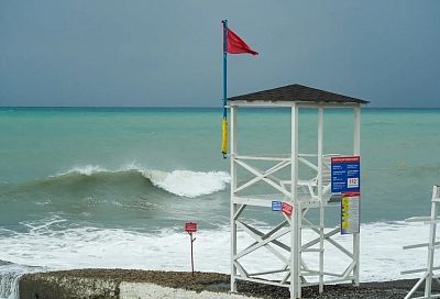 В Сочи запретили купание в море