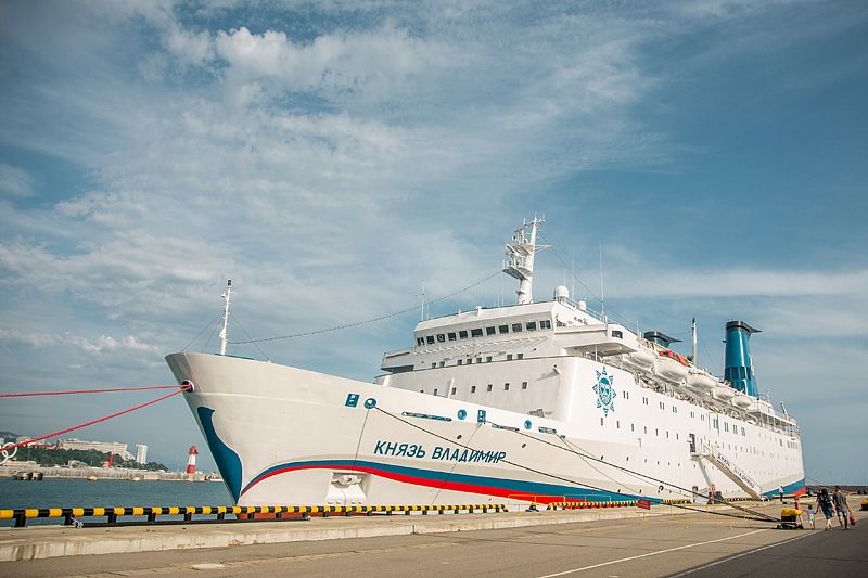 Туристы смогут отправиться из Сочи и Новороссийска в короткий круиз на лайнере «Князь Владимир»