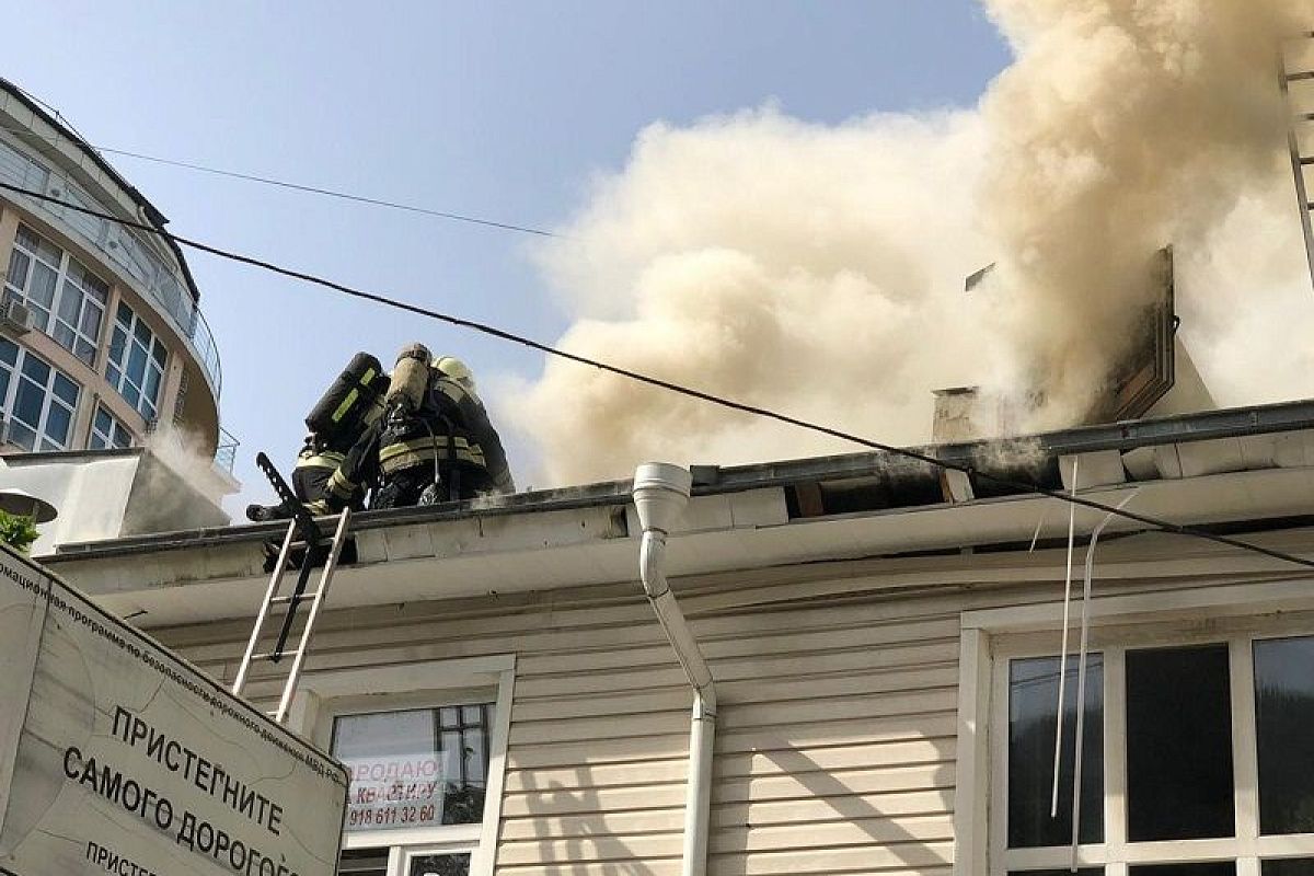 Часть жильцов горевшего в Сочи дома временно разместили в пансионате 