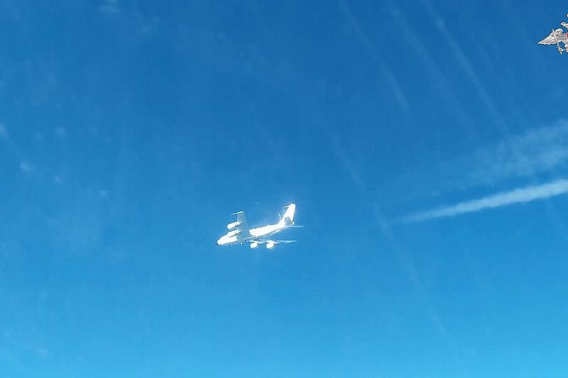 Минобороны показало кадры из кабины пилота Су-27 во время обнаружения иностранных самолетов над Черным морем