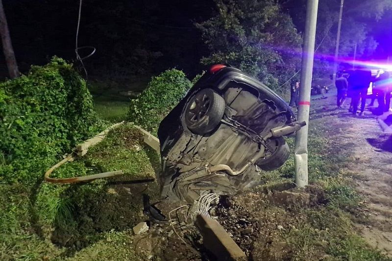 Машину намотало на столб: на Кубани в ДТП погиб водитель Honda