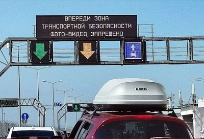 Час в ожидании проезда: пробка образовалась у Крымского моста со стороны Тамани 