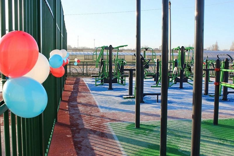Новую многофункциональную спортивную площадку открыли в Гулькевичском районе