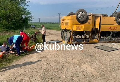 Появилось видео с места жесткого ДТП со школьным автобусом, где пострадали дети