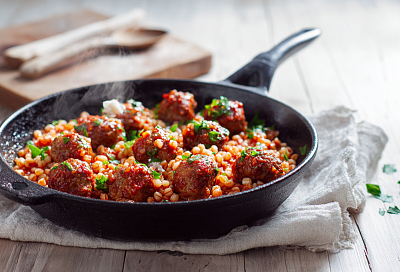 Перловка с фрикадельками — сочная, ароматная и нравится даже тем, кто не любит перловку